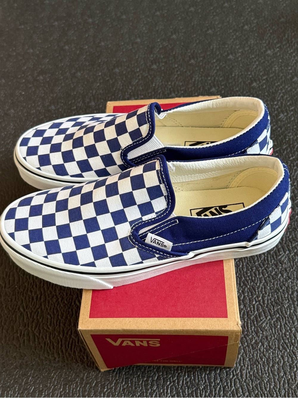 Van’s Classic Slip On - Picture 2 of 4
